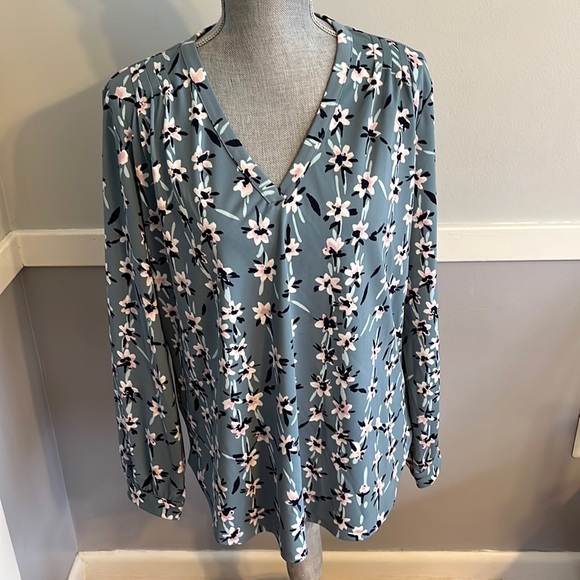 Ann Taylor Factory Tops - Blue gray with flowers blouse